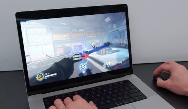 Chơi game trên MacBook Pro M1 Max là một thảm họa